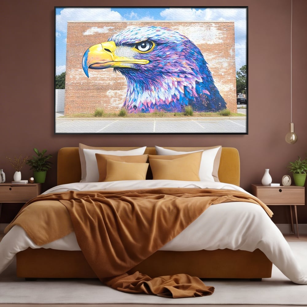 Tablou canvas cu tablou canvas cu vultur graffitti pe zid de caramida, in rama de aluminiu negru, pe perete intr-un dormitor